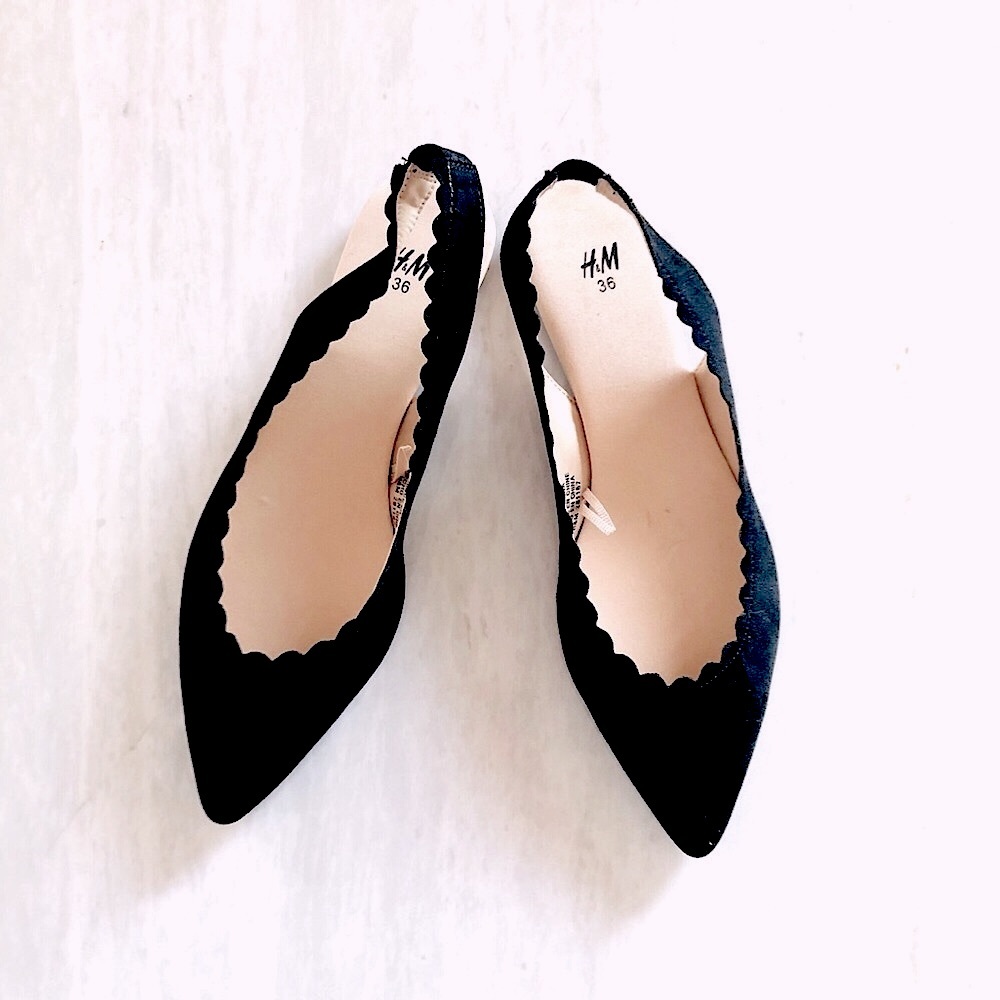 New H&M Scalloped Pointy Toe Faux Suede Black Slingback Dressy Flats Size 5.5